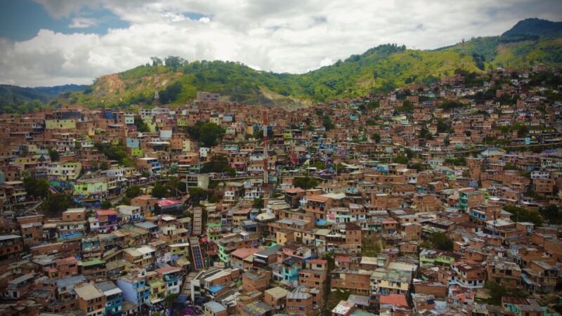 Medellín: Comuna 13 Tour With Spray Painting and Ice Cream - Guided Tour