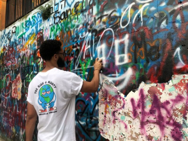 Medellín: Comuna 13 Tour With Spray Painting and Ice Cream - Guided Tour