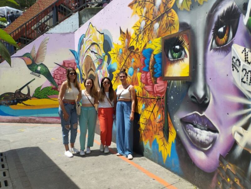 Medellín: Comuna 13 Tour With Spray Painting and Ice Cream - What to Bring