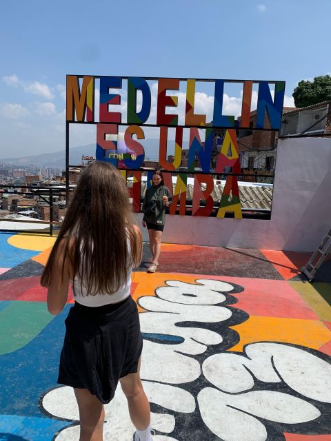 Medellín: Comuna 13 With Locals and Snacks - Experience Highlights