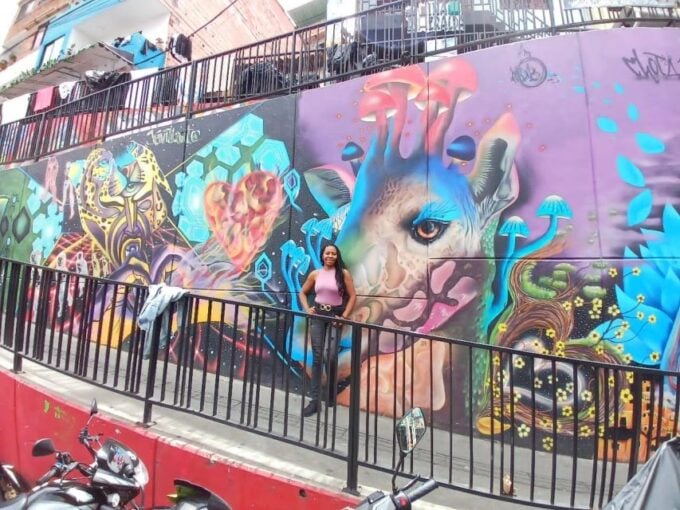 Medellín: Comuna 13 With Locals and Snacks - Guided Tour and Photo Stops