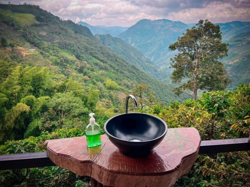 MEDELLÍN: EXPERIENCE THE HIGHEST ZIPLINE IN ALL OF COLOMBIA! - Cultural Exploration