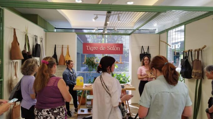 Medellín: Fashion District Guided Tour With - Textile Heritage and Fashion