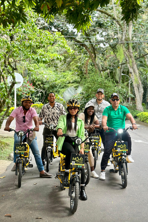 Medellín Full Day Electric Bike Tour + Lunch + Commune 13 - Gastronomic Experience