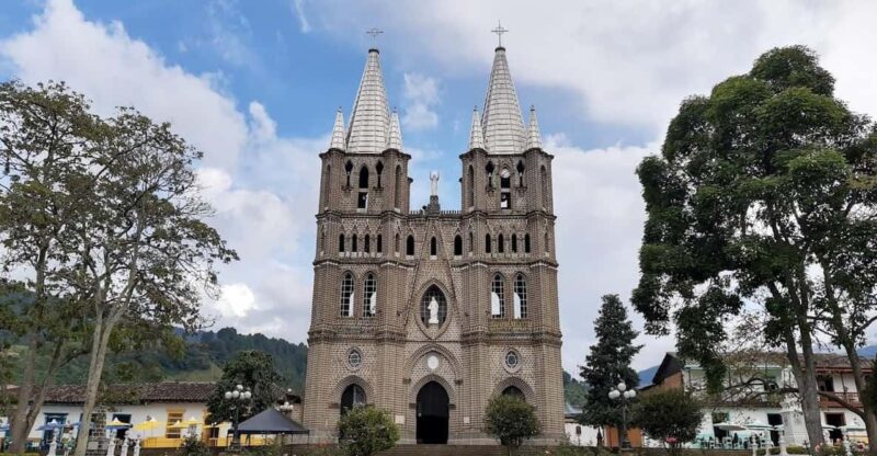 MEDELLIN: GARDEN TOUR + ANDES (PANORAMIC) + TROUT FARM - Key Points