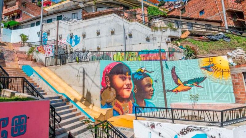 Medellin: Graffiti Tour Comuna 13 - Exploring Comuna 13