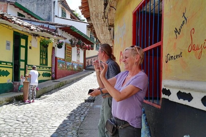 Medellin Guatapé and El Peñól Private Tour (8 Hrs.) - Climbing El Peñon