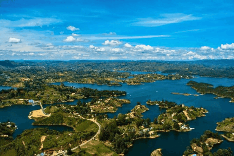 Medellin: Guatape and El Penol Rock Day Trip With Boat Ride - Guided Tour and Free Time