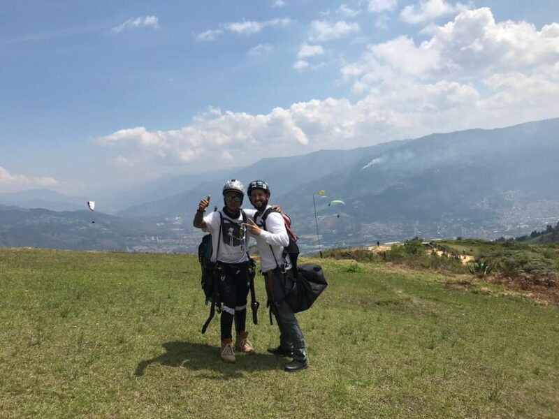 MEDELLÍN: GUATAPÉ, EL PEÑOL + PARAGLIDING! - Itinerary and Transportation