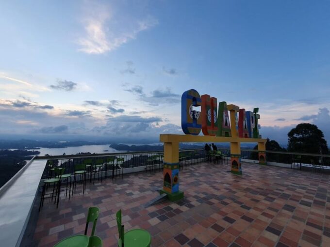 MEDELLIN: GUATAPE + OLD PEÑOL + MALECON + PARTY BOAT TOUR - Guatape Town