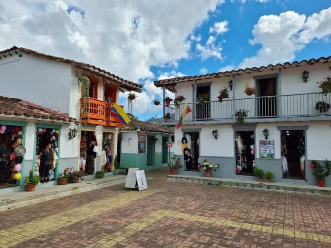 MEDELLIN: GUATAPE + OLD PEÑOL + MALECON + PARTY BOAT TOUR - Recap