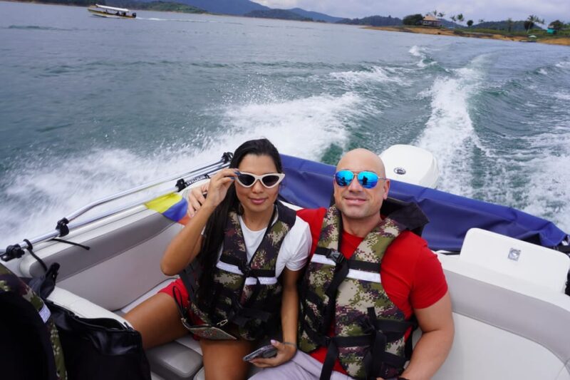 Medellín: Guatapé Private Tour With Helicopter & Boat Ride - Experience Highlights