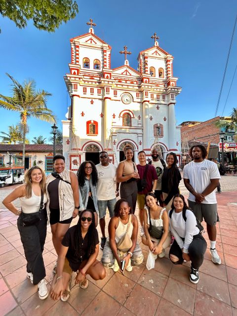 Medellín: Guatapé Tour and Luxury Boat Ride - Exploring Peñol Rock