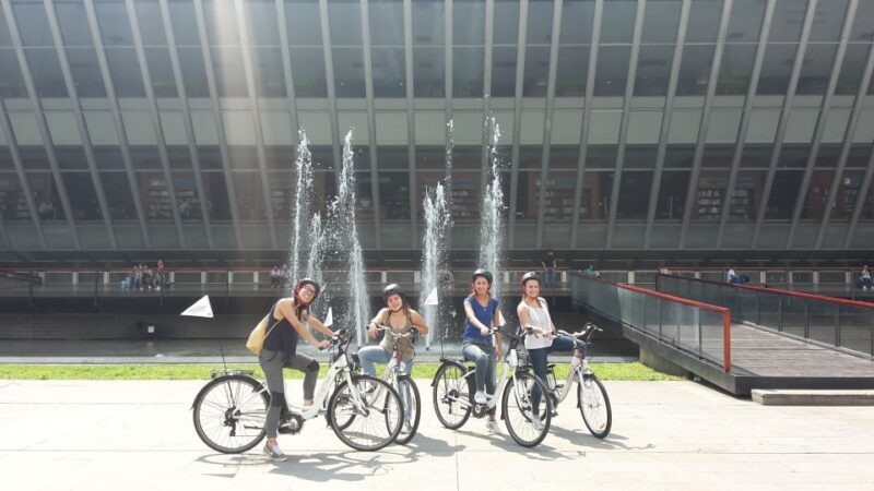 Medellin: Guided City E-Bike Tour - Sustainable Mobility in the City