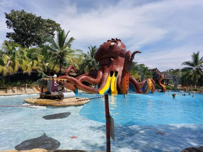 MEDELLIN: HACIENDA NAPOLES TOUR + ADVENTURE PASSPORT - Accessibility and Special Assistance