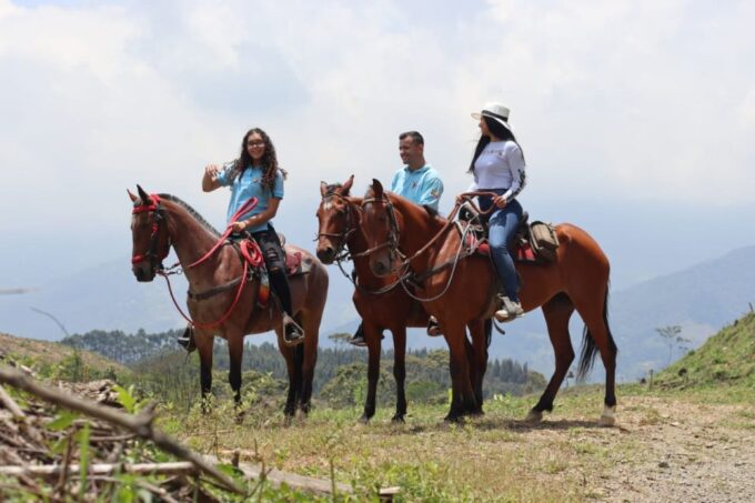 Medellin: Horseback Riding in the Medellin Mountains - Guide and Horse Care