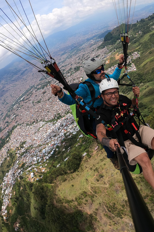 Medellin in Paragliding + Videos and Photos - Key Points