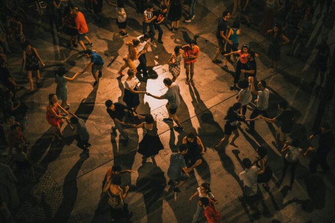 Medellín: Learn to Dance Salsa With a Professional - Instructor Expertise
