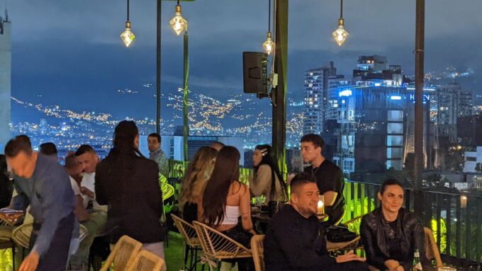Medellín Nightlife: Rooftop Bar Crawl - Customer Ratings
