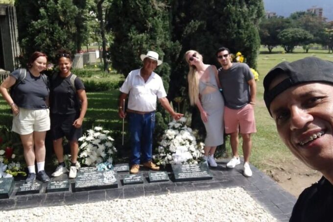 Medellin: Pablo Escobar, Dark Times & the New Medellin Tour - Exploring Escobars Neighborhood