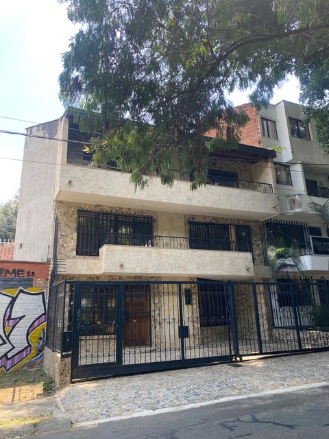 Medellín: Pablo Escobar Tour [The Passing of the Years] - Reflecting on Medellins Transformation