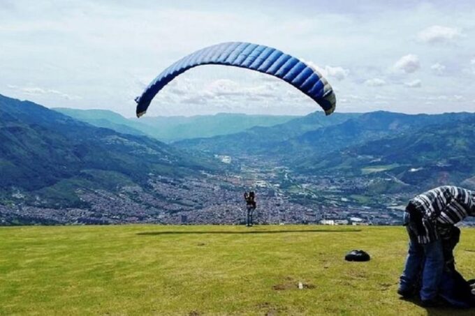Medellín: Paragliding & City Tour Private Experience - Recap