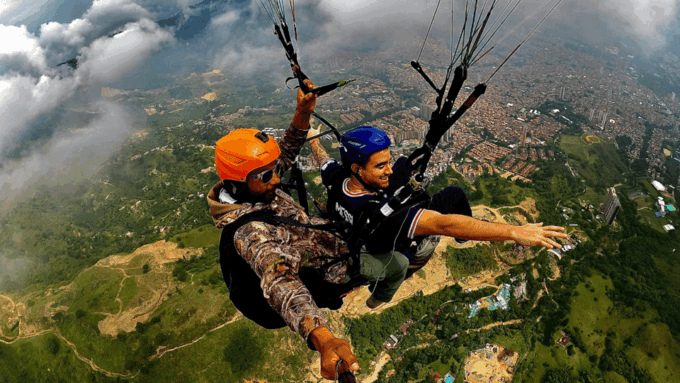 Medellin: Paragliding RUBEN FLY - Exploring Medellins Stunning Landscapes