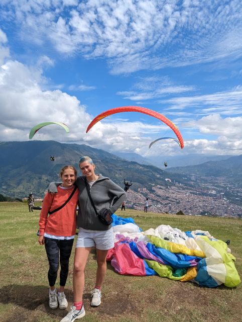 Medellin: Paragliding Tour. Transportation and Snack - Accommodation Pickup and Dropoff