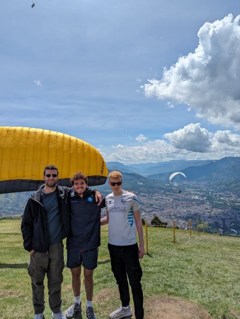Medellin: Paragliding Tour. Transportation and Snack - Safety and Conditions