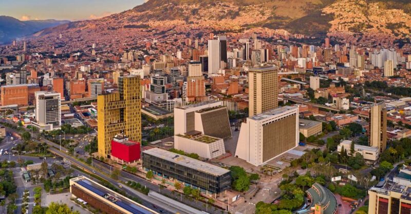 Medellín: Private City Tour With Metrocable and Comuna 13 - Tour Highlights