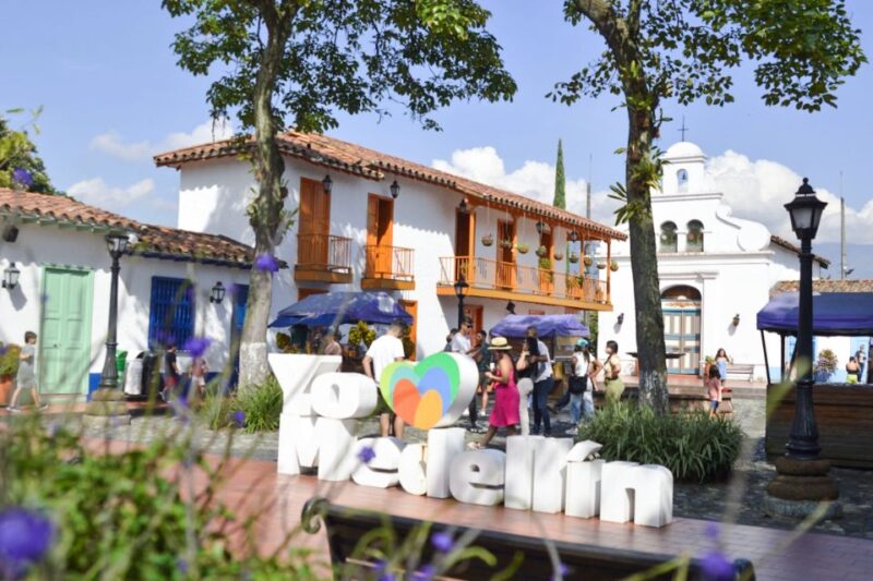 Medellín: Private City Tour With Metrocable and Comuna 13 - Botero Plaza and Sculptures