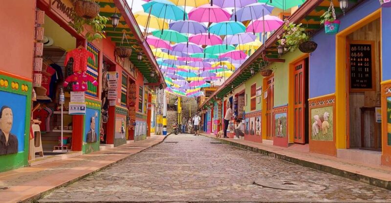 Medellín: Private Guatapé Tour With Breakfast, Lunch & Cruise - Itinerary Highlights