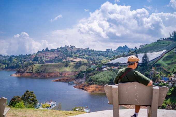 Medellín: Private Guatapé Tour With Breakfast, Lunch & Cruise - Exploring Guatapé