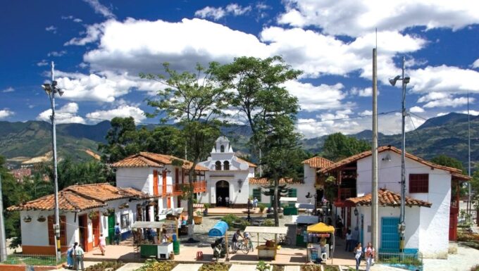 Medellín: Private Pablo Escobar and City Tour - Customizable Tour Options