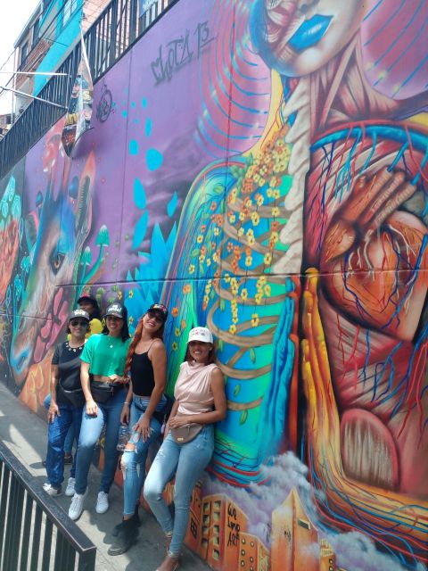 Medellin: Private Tour of Pablo Escobar and Comuna 13 - Pablo Escobars Life and Death