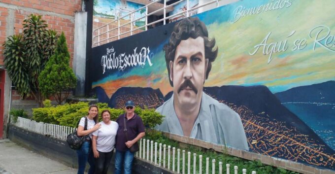 Medellin: Private Tour of Pablo Escobar and Comuna 13 - Transformation of Medellin