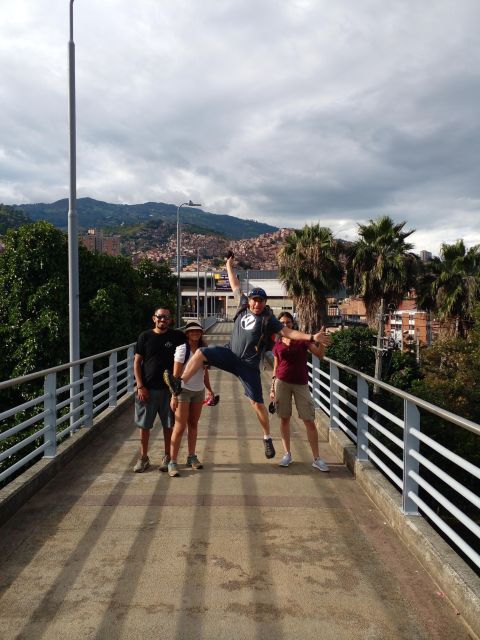 Medellin: Private Tour of Pablo Escobar and Comuna 13 - Graffiti Tour in Comuna 13