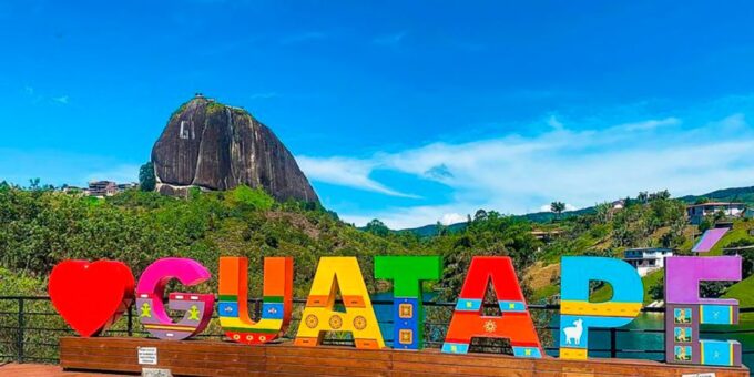 Medellín: Stone of Peñol, Guatapé, and Animal Farm - Discovering Guatapé Town