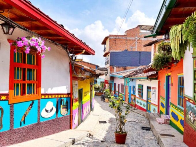 Medellin to Guatape Cultural Tour - Scenic Boat Tour