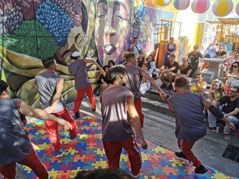 Medellin: Tour Comuna 13 Beyond the History and Graffiti - Key Points