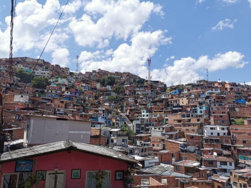 Medellin: Tour Comuna 13 Beyond the History and Graffiti - Participant Requirements