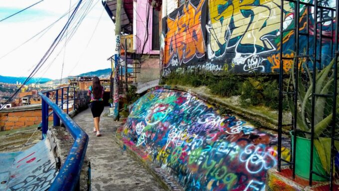 Medellin: Tour Comuna 13 Beyond the History and Graffiti - Artistic Expression and Workshops