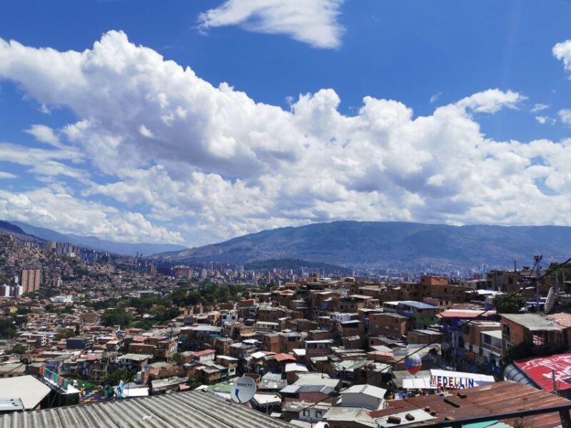Medellin: Tour Comuna 13 Beyond the History and Graffiti - Participant Requirements