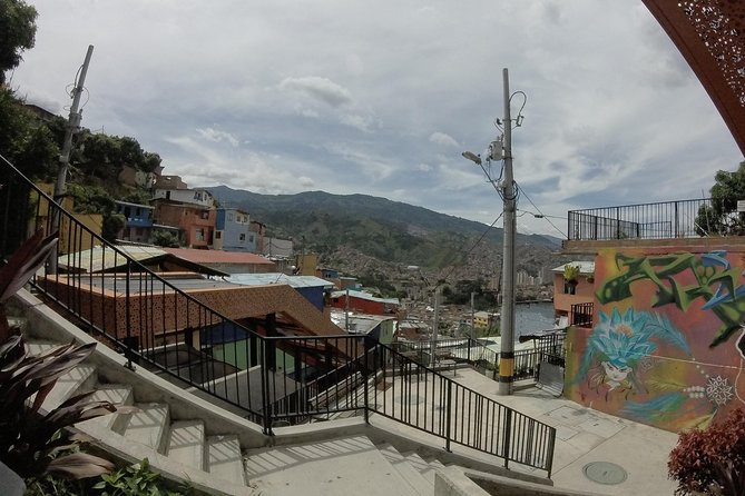 Medellin Tour With Fernando Botero'S, Street Art and Food Tour - Exploring Plaza Botero and Barefoot Park