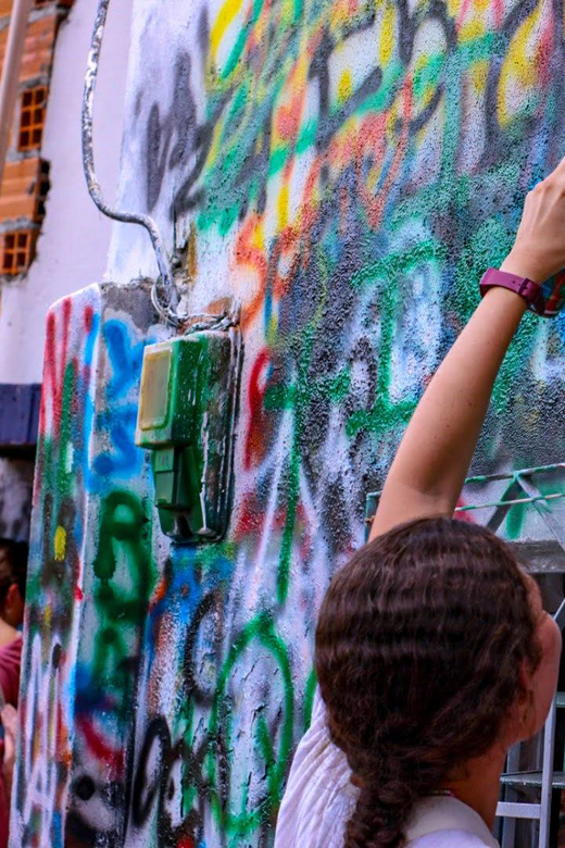 Medellín Urban Tour in Comuna 13: Typical Ice Cream and Graffiti - Key Points