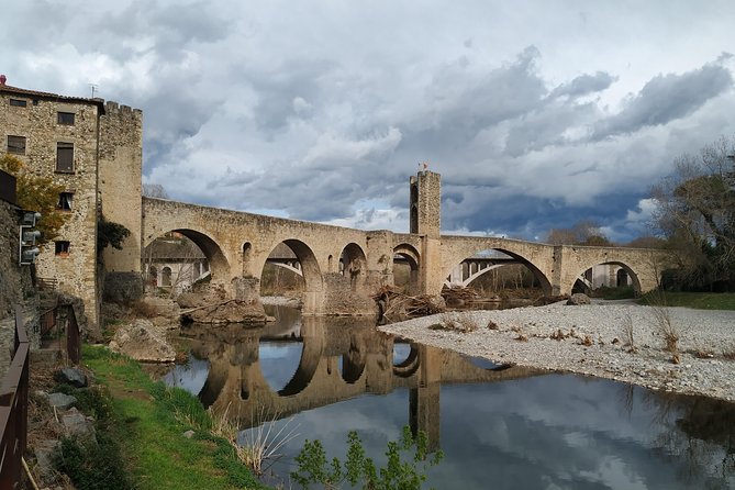 Medieval Villages & La Garrotxa Volcanic Zone Hiking. Small Group Tour - Discovering Castellfollit De La Roca