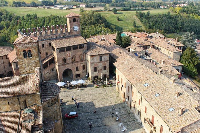 Medieval Villages Tour & Cremona Stradivaris Town, From Milan - Meeting and Pickup Details