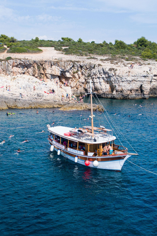 Medulin: Private Boat Tour to Kamenjak and Levan Island - Activities and Amenities