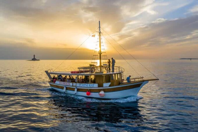 Medulin: Private Sunset Cruise With Dolphin Watching - Packing Suggestions