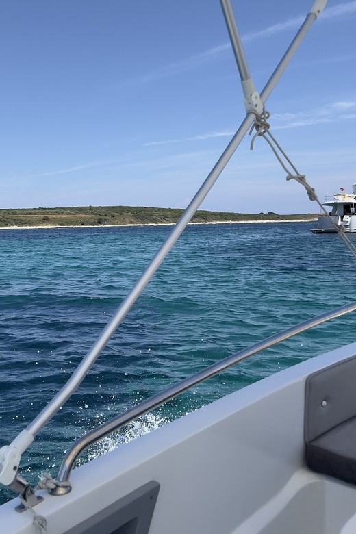 Medulin: Speedboat Adventure With Cave & Island Snorkeling - Speedboat Journey